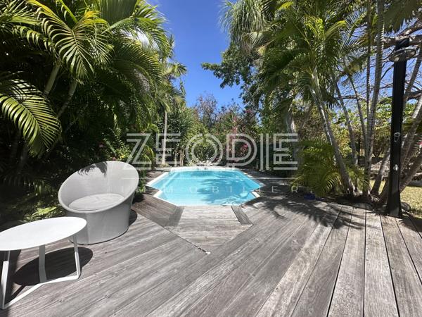 Saint-François (97118) Villa résidence Karukera de 76m² environ sur un terrain de 380m² avec piscine.