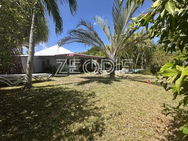 Saint-François (97118) Villa résidence Karukera de 76m² environ sur un terrain de 380m² avec piscine.