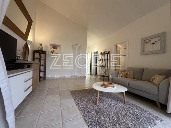 Saint-François (97118) Villa résidence Karukera de 76m² environ sur un terrain de 380m² avec piscine.