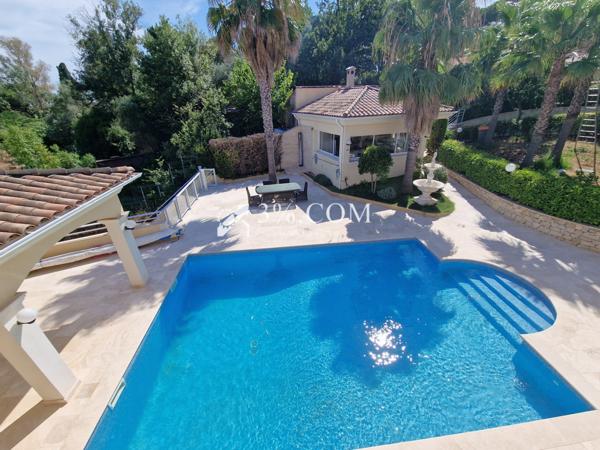 Villa 15 pièce(s) 11 chambre(s) 300 m²