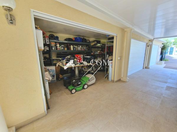 Villa 15 pièce(s) 11 chambre(s) 300 m²