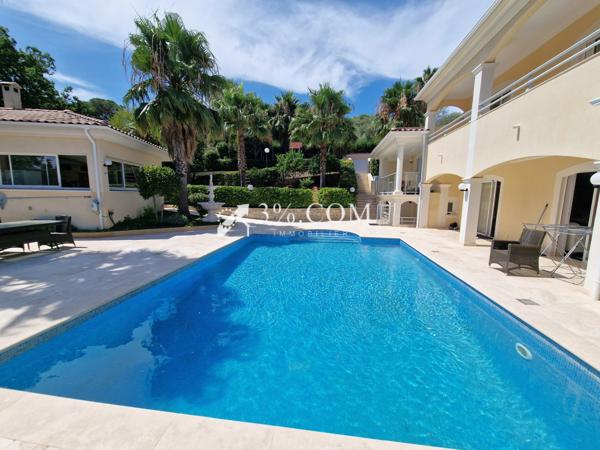 Villa 15 pièce(s) 11 chambre(s) 300 m²