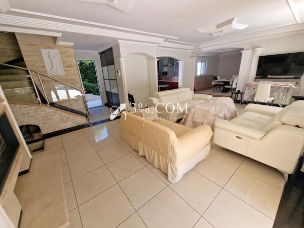 Villa 15 pièce(s) 11 chambre(s) 300 m²