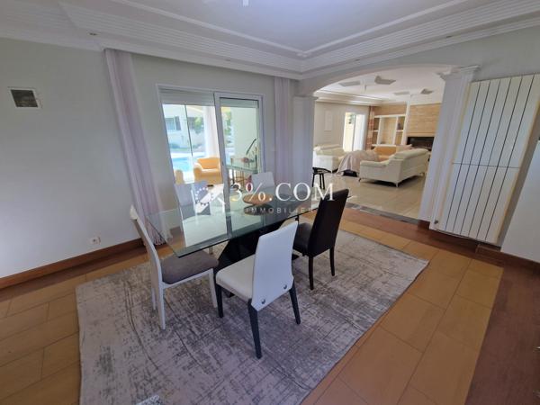 Villa 15 pièce(s) 11 chambre(s) 300 m²