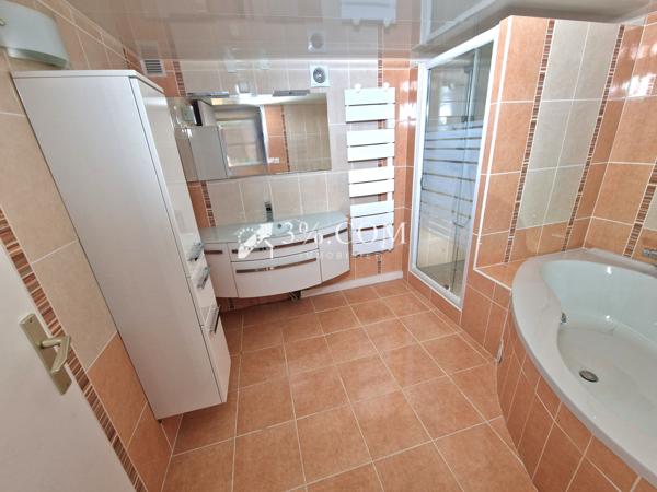 Villa 15 pièce(s) 11 chambre(s) 300 m²