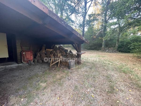 un chalet au bord de l'eau