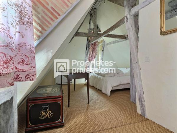 Ensemble de charme, à colombages, environ 450m², dépendances, piscine proche de MONTPON (24700)