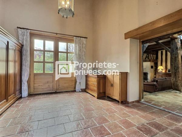 Ensemble de charme, à colombages, environ 450m², dépendances, piscine proche de MONTPON (24700)