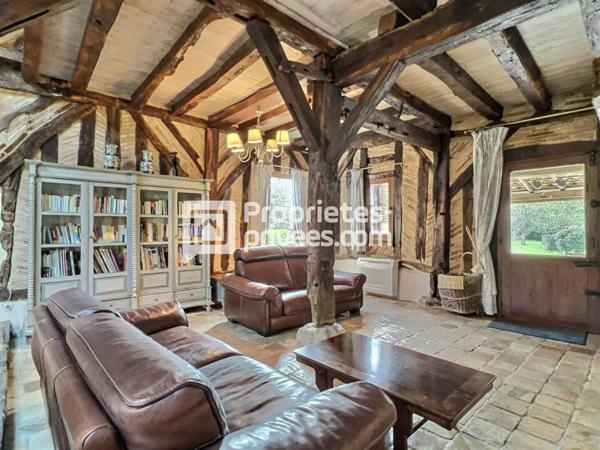 Ensemble de charme, à colombages, environ 450m², dépendances, piscine proche de MONTPON (24700)