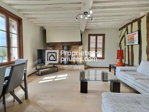 Ensemble de charme, à colombages, environ 450m², dépendances, piscine proche de MONTPON (24700)