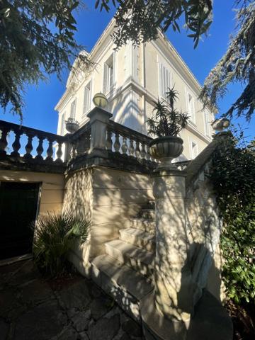 Hyères (83400) HYERES CENTRE VILLE - VILLA D'EXCEPTION AVEC VUE MER PANORAMIQUE
