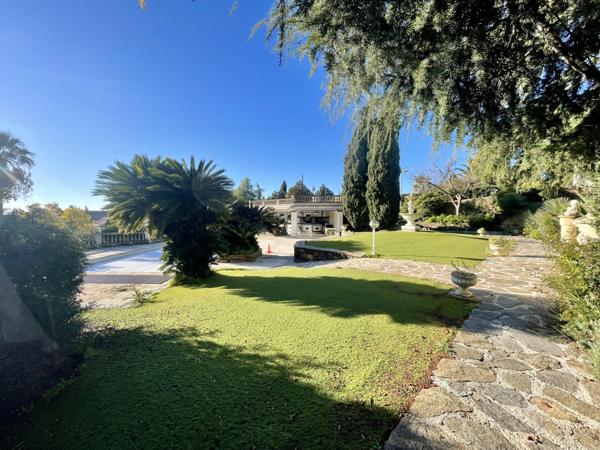 Hyères (83400) HYERES CENTRE VILLE - VILLA D'EXCEPTION AVEC VUE MER PANORAMIQUE