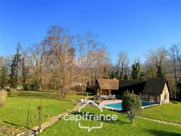 Propriété à vendre - Ancienne chapelle - 8 pièces CUISEAUX (71) sur 1.1 hectare de terrain.