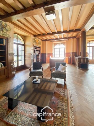 Propriété à vendre - Ancienne chapelle - 8 pièces CUISEAUX (71) sur 1.1 hectare de terrain.