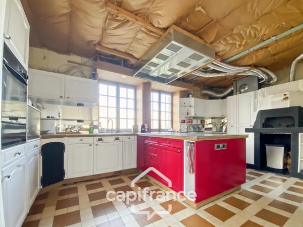 Propriété à vendre - Ancienne chapelle - 8 pièces CUISEAUX (71) sur 1.1 hectare de terrain.