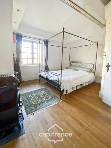 Propriété à vendre - Ancienne chapelle - 8 pièces CUISEAUX (71) sur 1.1 hectare de terrain.