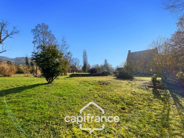 Propriété à vendre - Ancienne chapelle - 8 pièces CUISEAUX (71) sur 1.1 hectare de terrain.