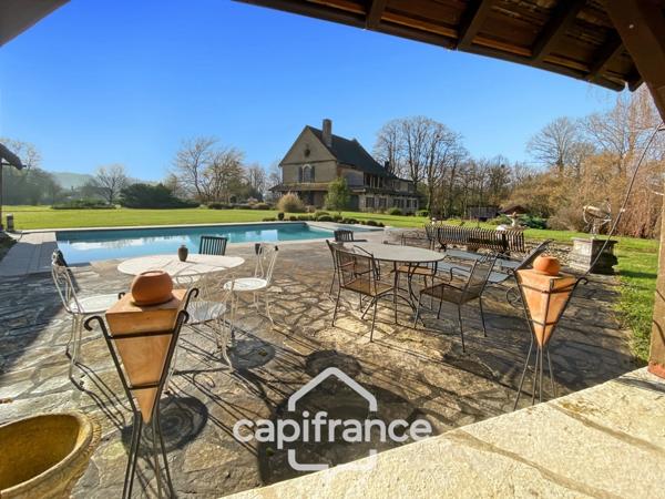 Propriété à vendre - Ancienne chapelle - 8 pièces CUISEAUX (71) sur 1.1 hectare de terrain.