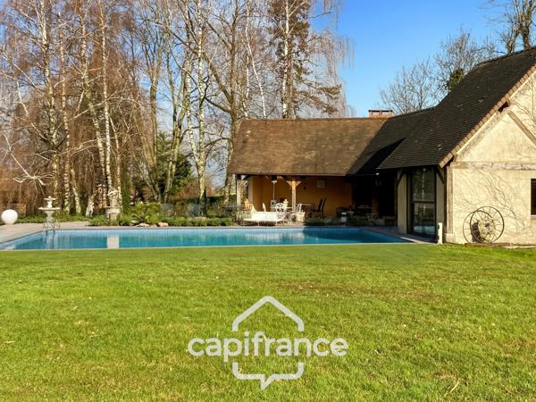 Propriété à vendre - Ancienne chapelle - 8 pièces CUISEAUX (71) sur 1.1 hectare de terrain.