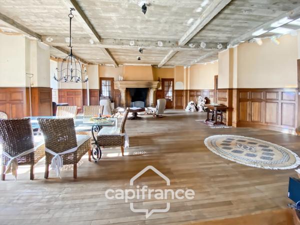 Propriété à vendre - Ancienne chapelle - 8 pièces CUISEAUX (71) sur 1.1 hectare de terrain.