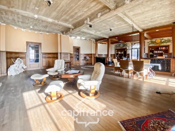 Propriété à vendre - Ancienne chapelle - 8 pièces CUISEAUX (71) sur 1.1 hectare de terrain.