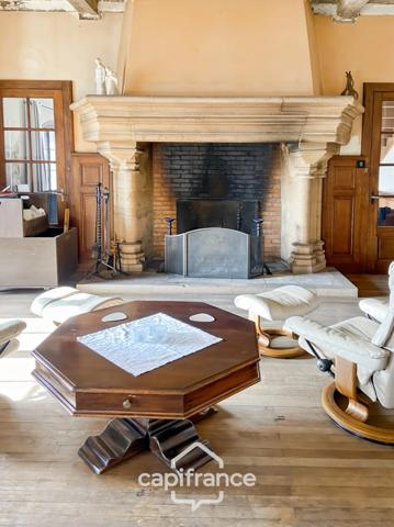 Propriété à vendre - Ancienne chapelle - 8 pièces CUISEAUX (71) sur 1.1 hectare de terrain.