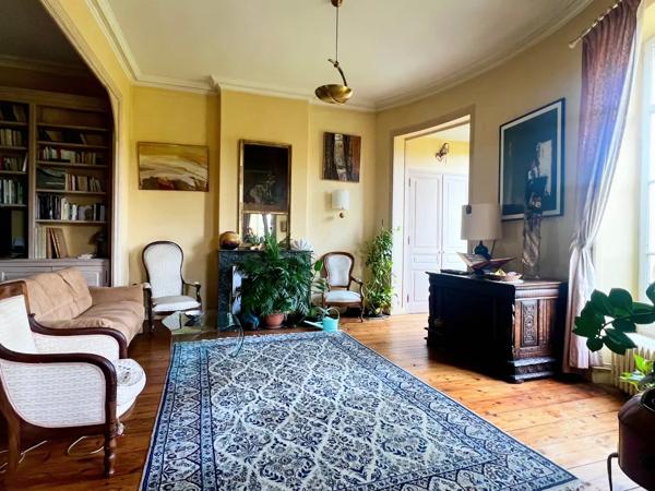Triangle d’or vaste appartement T4