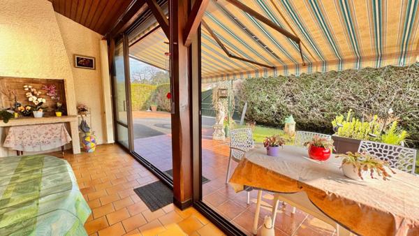 Agréable maison de plain-pied avec studio et garage de 30 m²