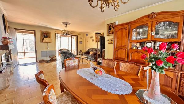 Agréable maison de plain-pied avec studio et garage de 30 m²
