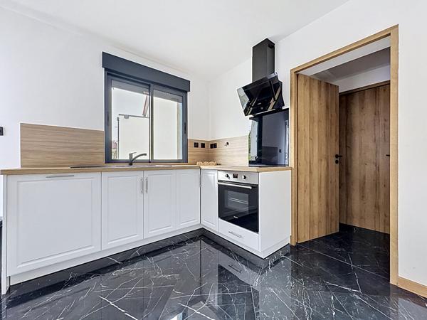 Maison, plain-pied, 3 chambres, jardin, garage, rénovée, bus, C9, écoles, commerces