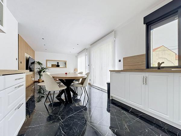 Maison, plain-pied, 3 chambres, jardin, garage, rénovée, bus, C9, écoles, commerces