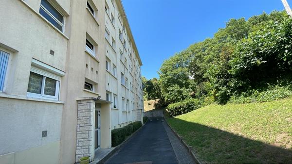 SAUMUR - Appartement 3 chambres avec parking couvert et cave