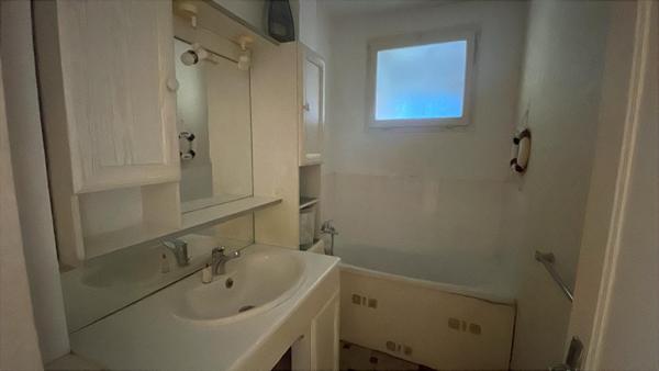 SAUMUR - Appartement 3 chambres avec parking couvert et cave