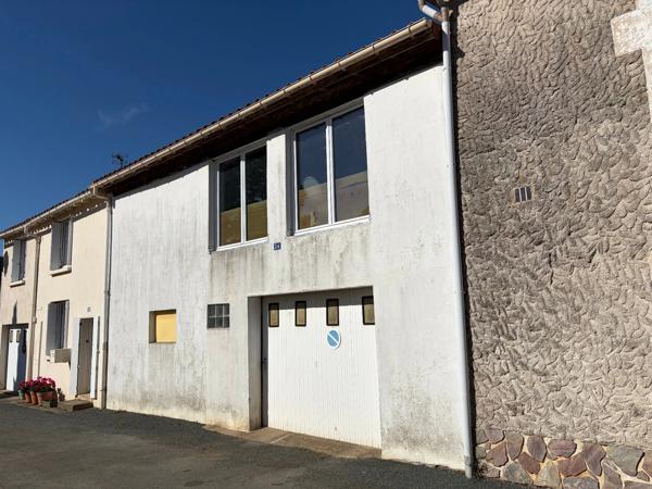 MAREUIL SUR LAY DISSAIS 85320 CALME ABSOLU AVEC TOUT A PIED MAISON A RAFRAICHIR AVEC GARAGE A PRIX FOU