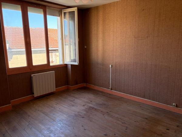 MAREUIL SUR LAY DISSAIS 85320 CALME ABSOLU AVEC TOUT A PIED MAISON A RAFRAICHIR AVEC GARAGE A PRIX FOU