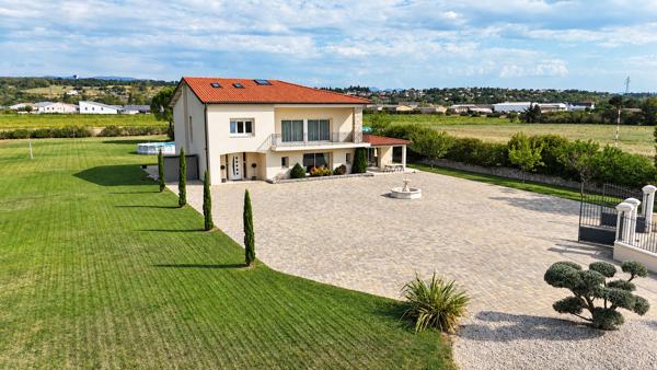 MAGNIFIQUE MAISON RENOVEE DE 270 M² SUR UNE PARCELLE DE 5030 M²