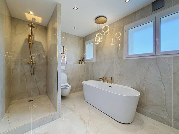 MAGNIFIQUE MAISON RENOVEE DE 270 M² SUR UNE PARCELLE DE 5030 M²