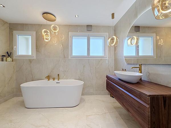 MAGNIFIQUE MAISON RENOVEE DE 270 M² SUR UNE PARCELLE DE 5030 M²