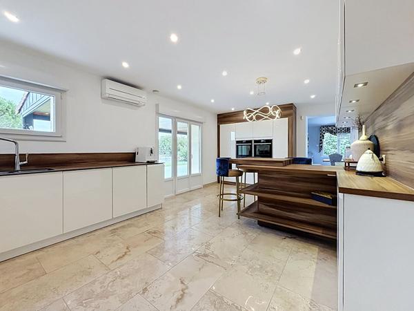 MAGNIFIQUE MAISON RENOVEE DE 270 M² SUR UNE PARCELLE DE 5030 M²