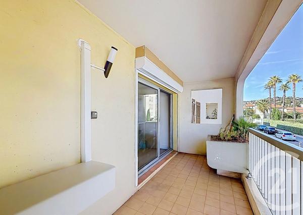 Appartement F3 à vendre  3 pièces - 61,92 m 2   HYERES  - 83