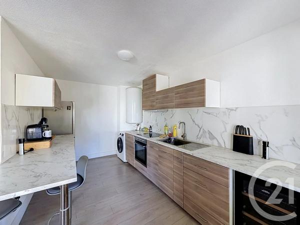 Appartement F3 à vendre  3 pièces - 61,92 m 2   HYERES  - 83