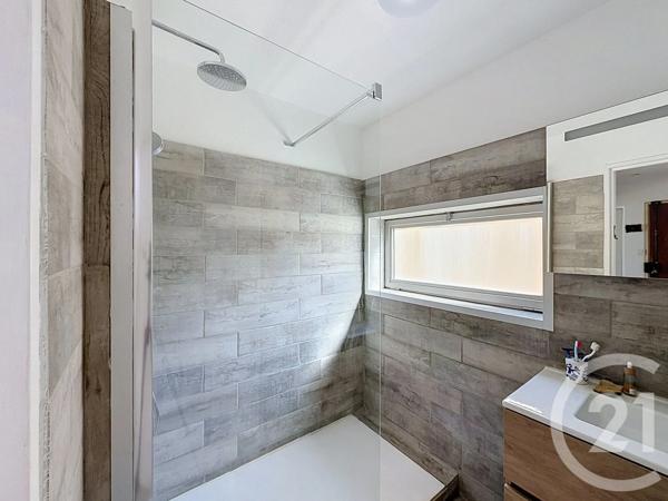 Appartement F3 à vendre  3 pièces - 61,92 m 2   HYERES  - 83