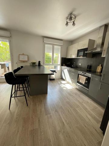 A AULNAY SOUS-BOIS 93600 CHARMANT APPARTEMENT LUMINEUX  T3, 58 m², 2 chambres avec un parking