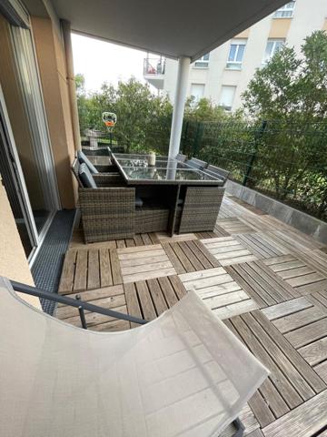 A AULNAY SOUS-BOIS 93600 CHARMANT APPARTEMENT LUMINEUX  T3, 58 m², 2 chambres avec un parking