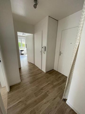 A AULNAY SOUS-BOIS 93600 CHARMANT APPARTEMENT LUMINEUX  T3, 58 m², 2 chambres avec un parking