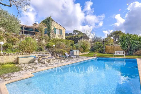 Vente en nue-propriété : villa au fort potentiel avec vue Estérel et village