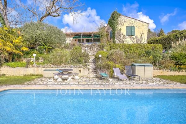 Vente en nue-propriété : villa au fort potentiel avec vue Estérel et village