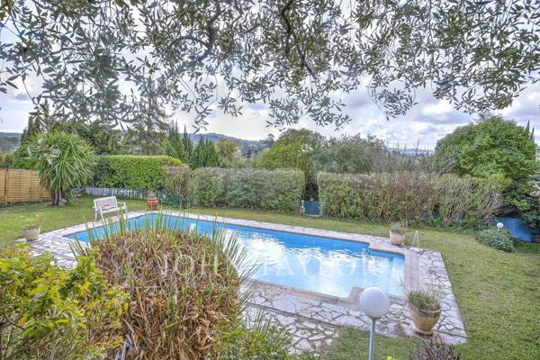 Vente en nue-propriété : villa au fort potentiel avec vue Estérel et village