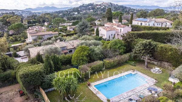 Vente en nue-propriété : villa au fort potentiel avec vue Estérel et village