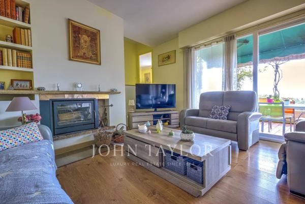 Vente en nue-propriété : villa au fort potentiel avec vue Estérel et village